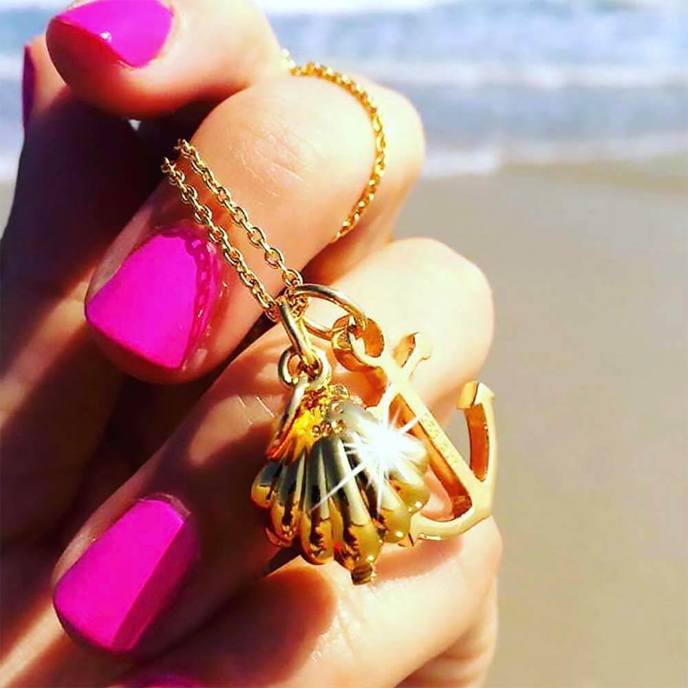 Solid Gold Clamshell Charm - JET SET CANDY (4588279627864)