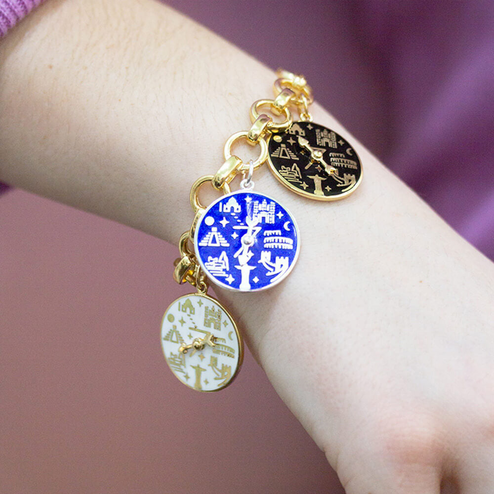 7 Wonders Of The World Spinner Black Enamel, Solid Gold