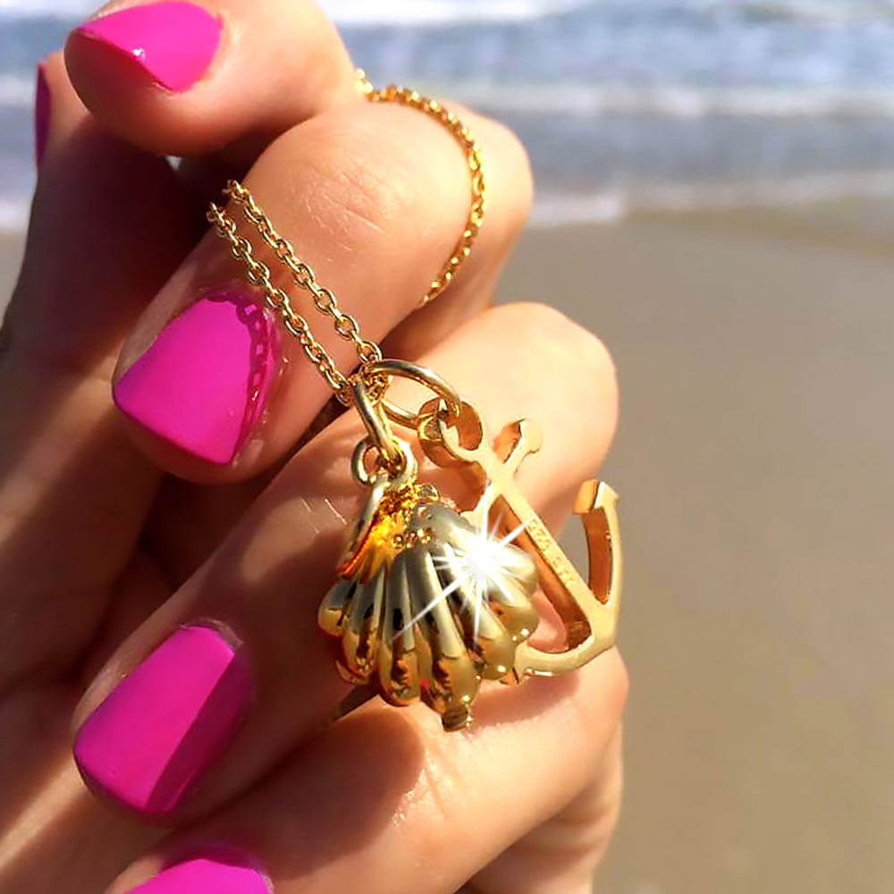 Gold Clamshell Charm - JET SET CANDY  (1720176869434)